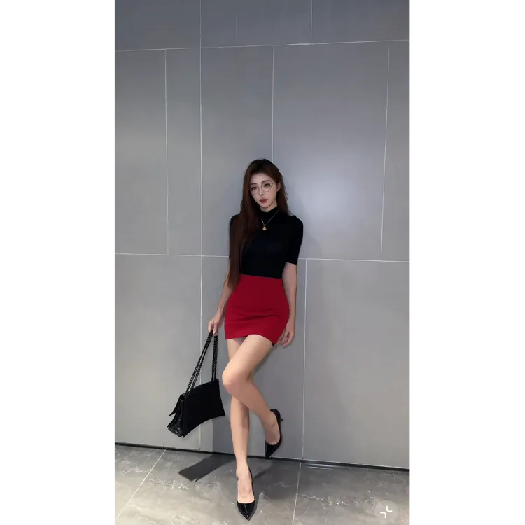 纯欲气质高级感辣妹修身黑色中袖上衣小众高腰显瘦包臀短裙两件套