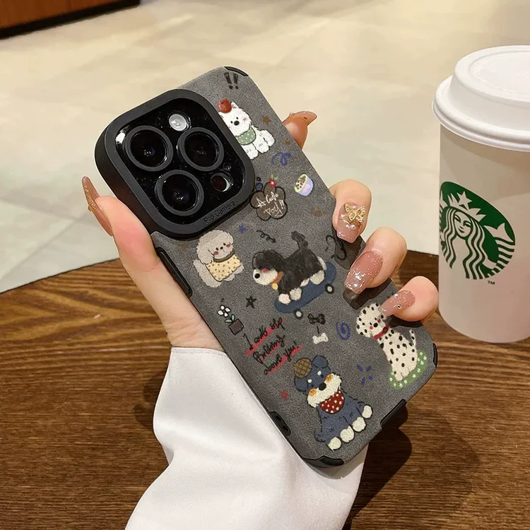 可爱小狗适用苹果17/16手机壳卡通15/14pro毛绒翻毛皮12/13全包软