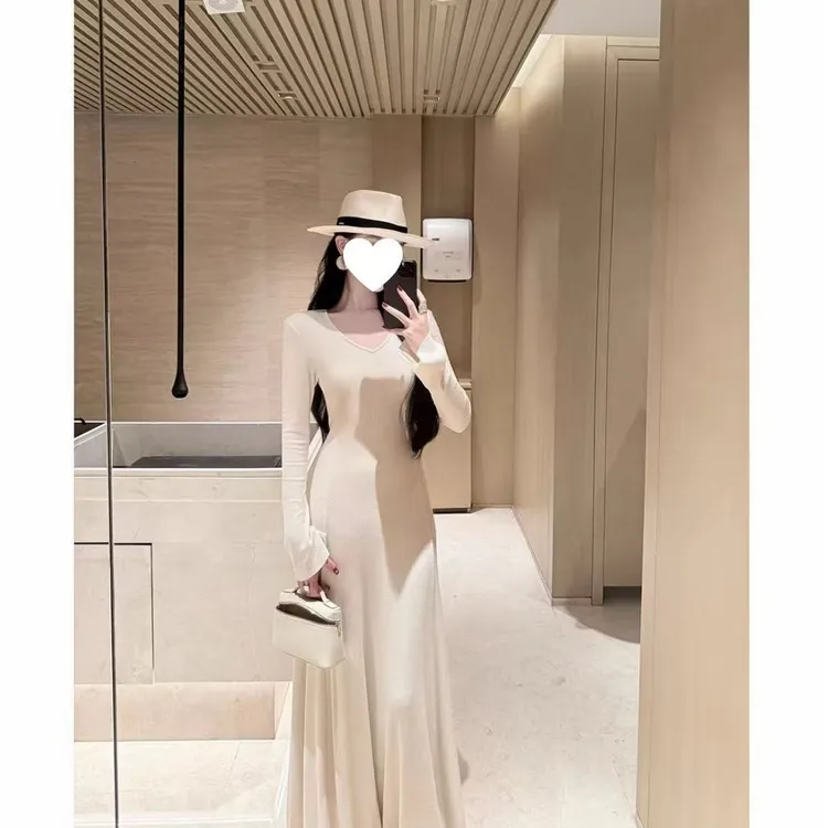 【珍珠少女】长袖连衣裙女2025新款秋高级感内搭针织裙