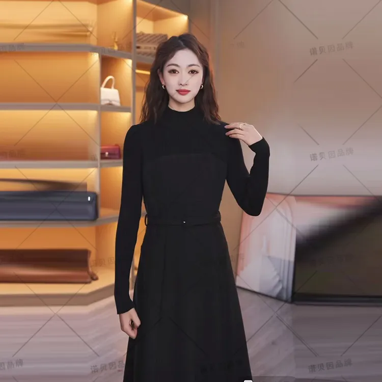 nuobeiyin/诺贝因冬季新款收腰显瘦百搭半高领黑色连衣裙NJQ5501