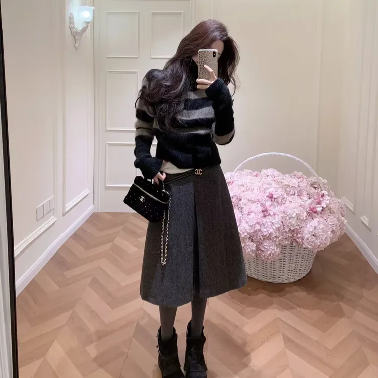 2025秋冬新款韩系气质黑灰色翻领毛衣时髦精人字纹料半身裙两件套