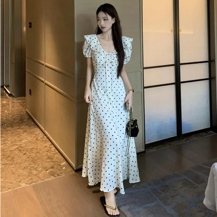 法式波点泡泡袖连衣裙女夏海边度假温柔风收腰气质独特绝美小裙子