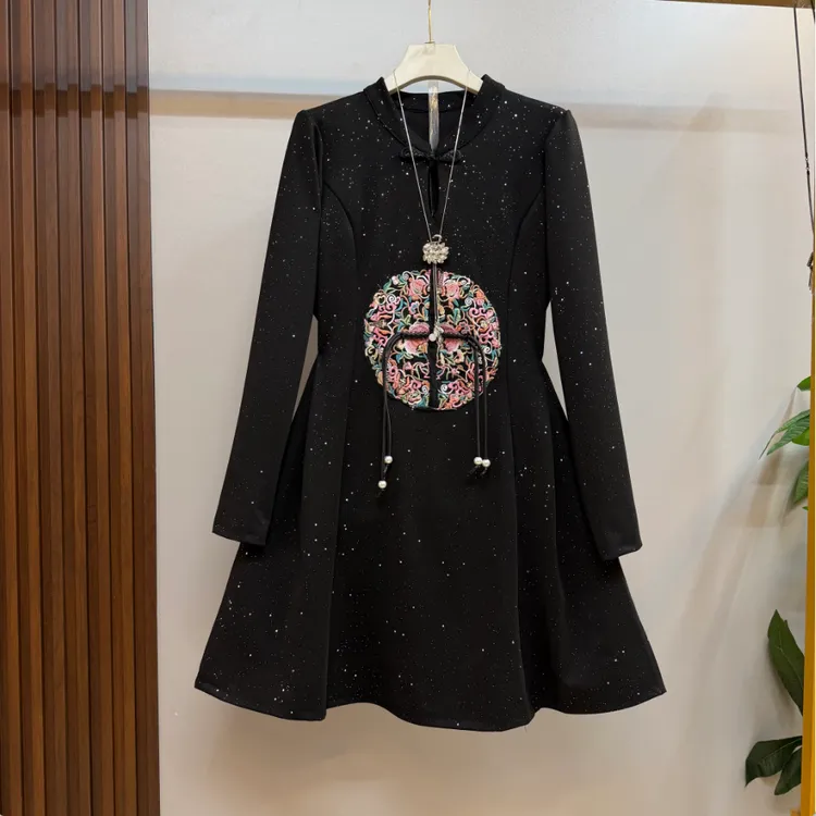 大码新款时尚气质新中式复古显瘦轻奢亮闪闪精致国风连衣裙