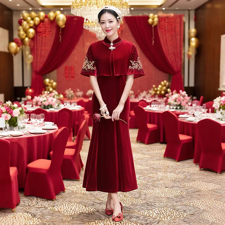 10月份喜婆婆婚宴装2025新款妈妈礼服平时可穿旗袍绣花披肩两件套