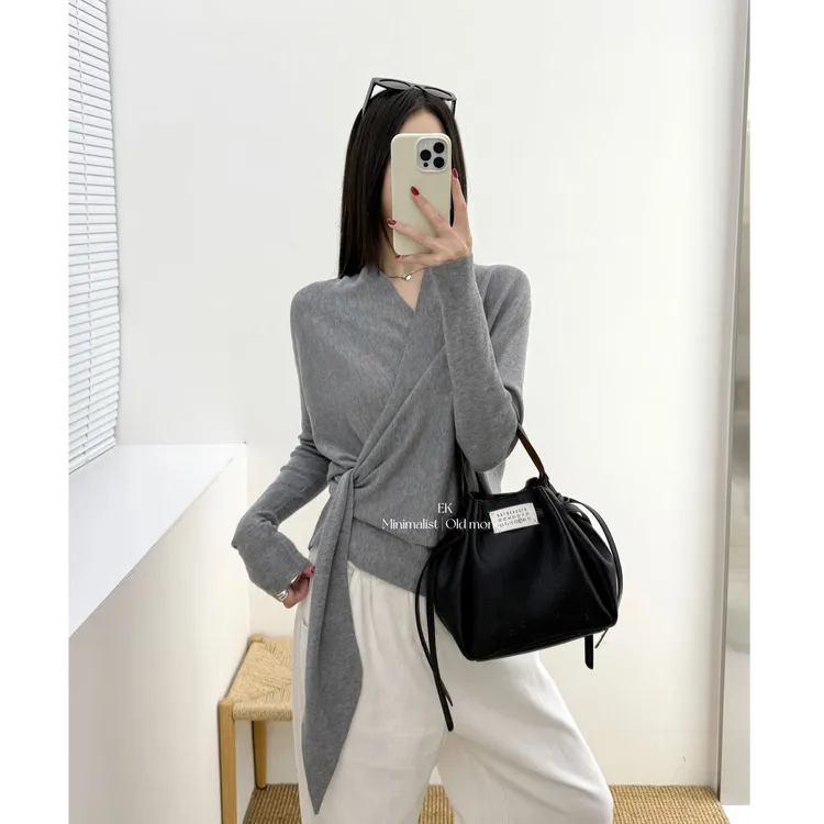 EK2025秋冬新款高级感交叉绑带设计V领针织衫女极简气质上衣1155