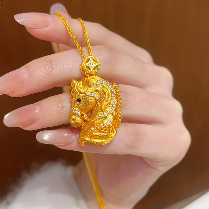 铜合金锆石吊坠 翼马头吊坠项链镂空缰绳马年生肖本命年挂坠女