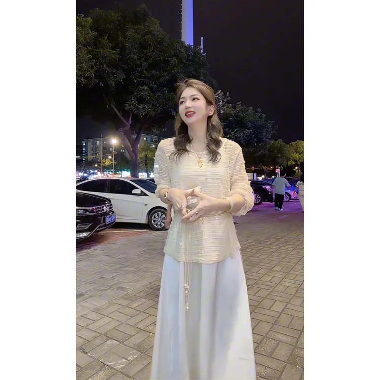 涵儿家 早秋重工亮片钩花罩衫+缎面吊带裙 VS 重工亮片钩花罩衫