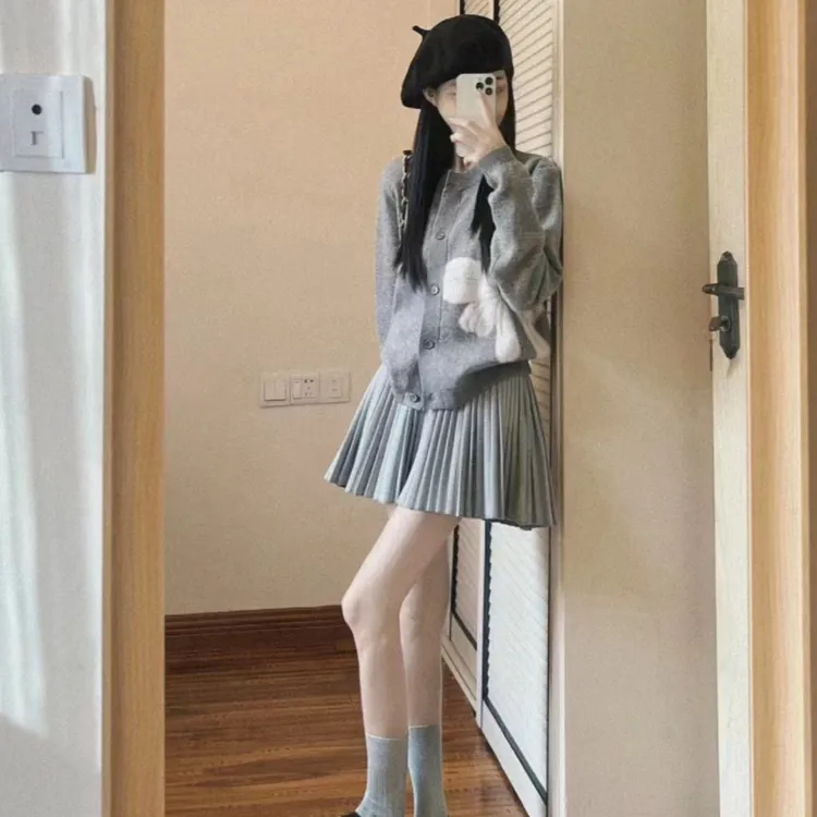 减龄一整套秋季穿搭套装高级感灰色针织开衫搭配百褶半身裙两件套