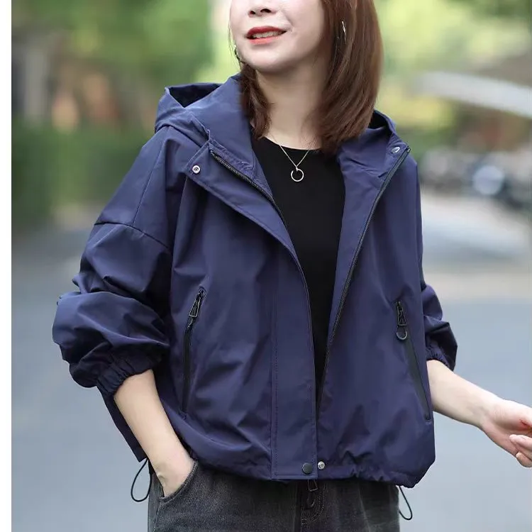 酷飒户外冲锋衣女2025新款春秋短外套短款休闲宽松连帽防风衣个性