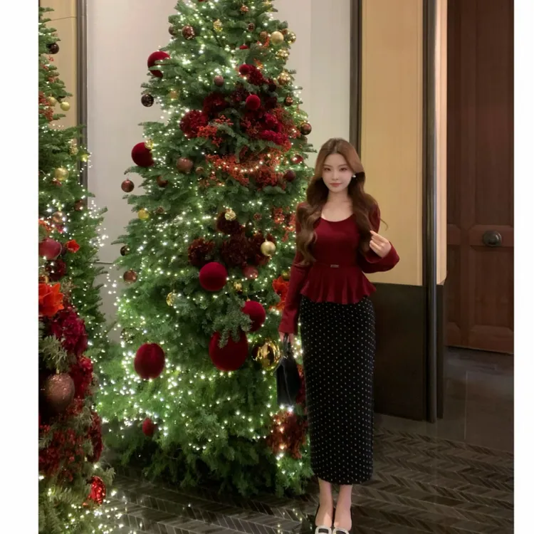 超火一整套2025秋冬新款圣诞修身显瘦设计感上衣半身裙两件套