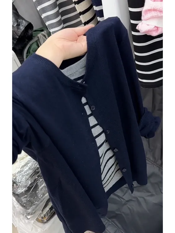 韩系减龄撞色条纹拼接假两件开衫女2025秋季新款修身显瘦别致上衣
