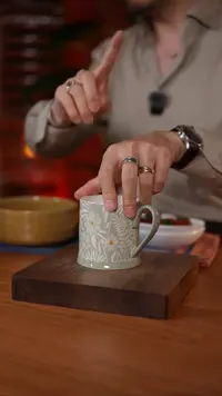 当代灰底花卉马克杯