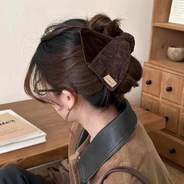 秋冬丝绒贝壳三角抓夹女2025新款高级感后脑勺发夹盘发鲨鱼夹发饰