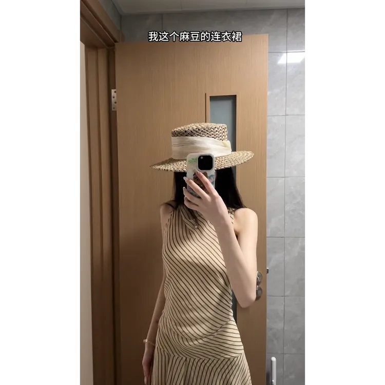 2025夏季新款时尚气质优雅小荡领文艺度假风高级感条纹连衣裙女