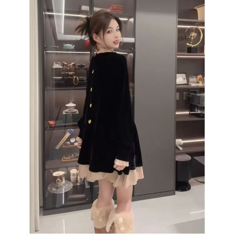 正版法式减龄感名媛连衣裙女2025秋季新款圆领荷叶边宽松腰丝绒裙