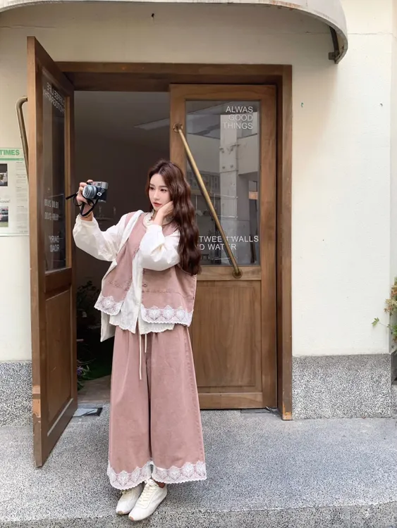 蕾丝拼接马甲套装女2025秋季新款盐甜系穿搭减龄衬衫阔腿裤三件套