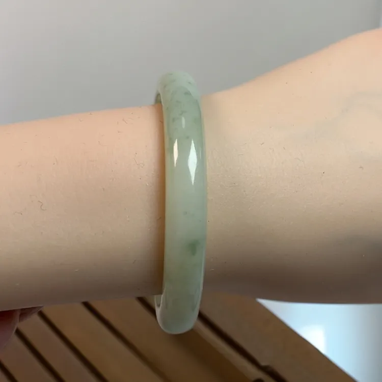 天然岫玉老油翠手镯 美人条 口径55 宽度9毫米 厚度七毫米 