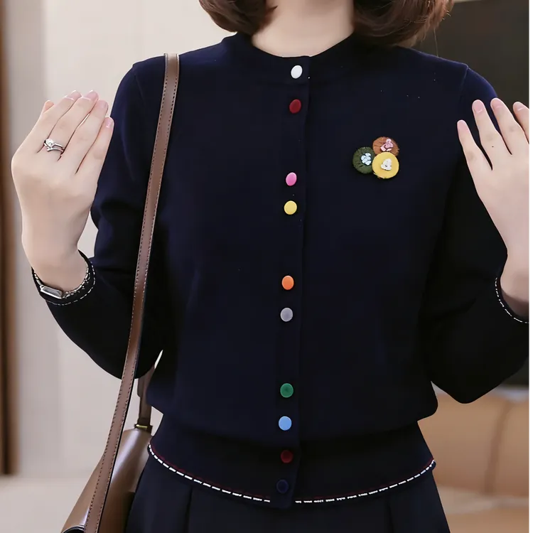 大悦新品冬款高品质女装彩扣上衣