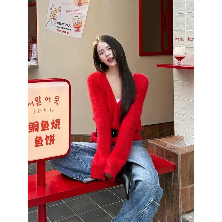 超好看漂亮独特多巴胺毛衣宽松慵懒红色v领长袖短款针织衫女秋季