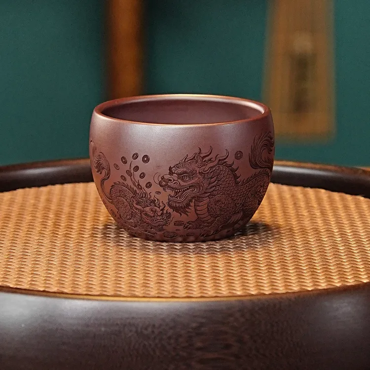 宜兴全手工紫砂 原矿紫砂石红泥料刻绘孔麒麟主人杯品茗杯