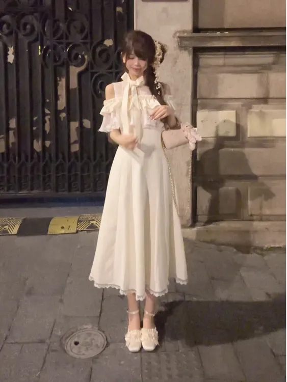 「小鸟自制」“古早清楚系”温柔淑女风露肩清楚系长款连衣裙～