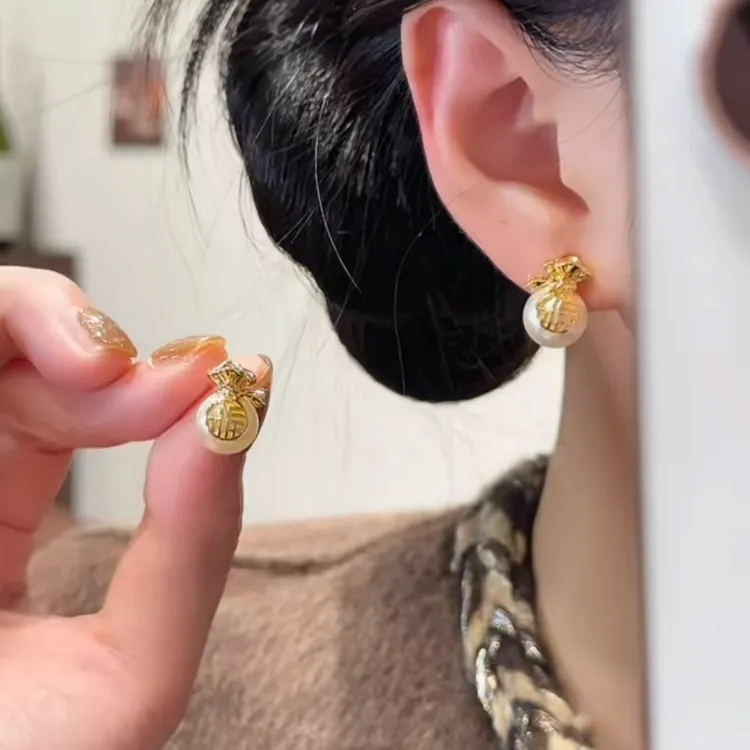 金色珠珠福字耳钉女新款爆款高级感轻奢小众设计气质百搭耳环3544