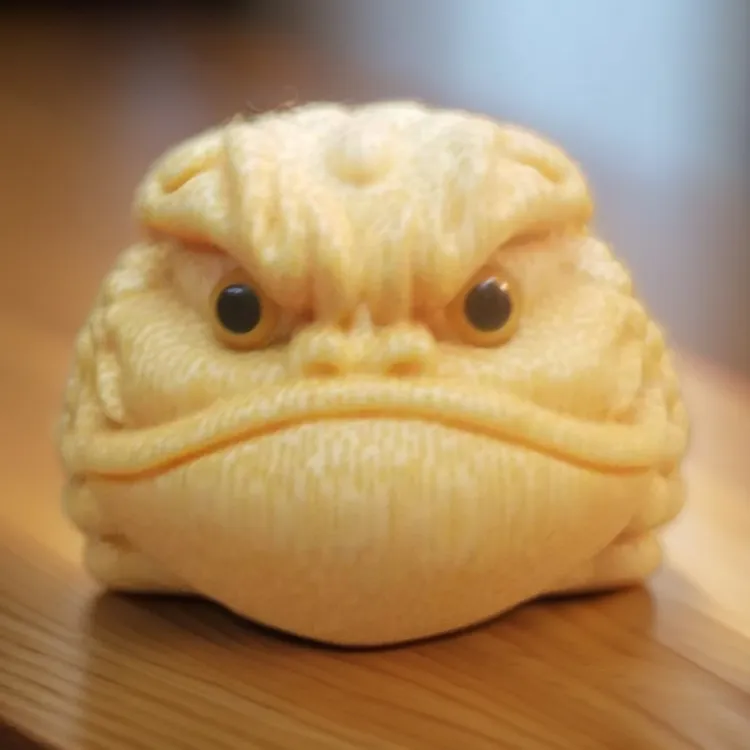 实心竹雕刻5.5左右金蟾精雕恶霸地包天龙血金丝竹雕刻金蟾手把件