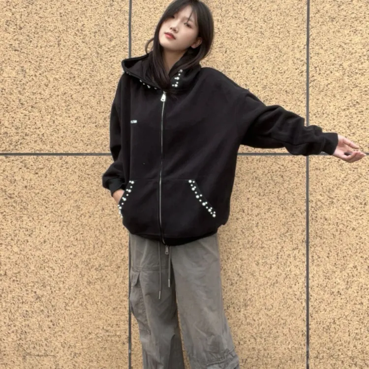 韩系小众别致少女风珍珠订珠黑色连帽秋冬季卫衣女松弛感宽松外套