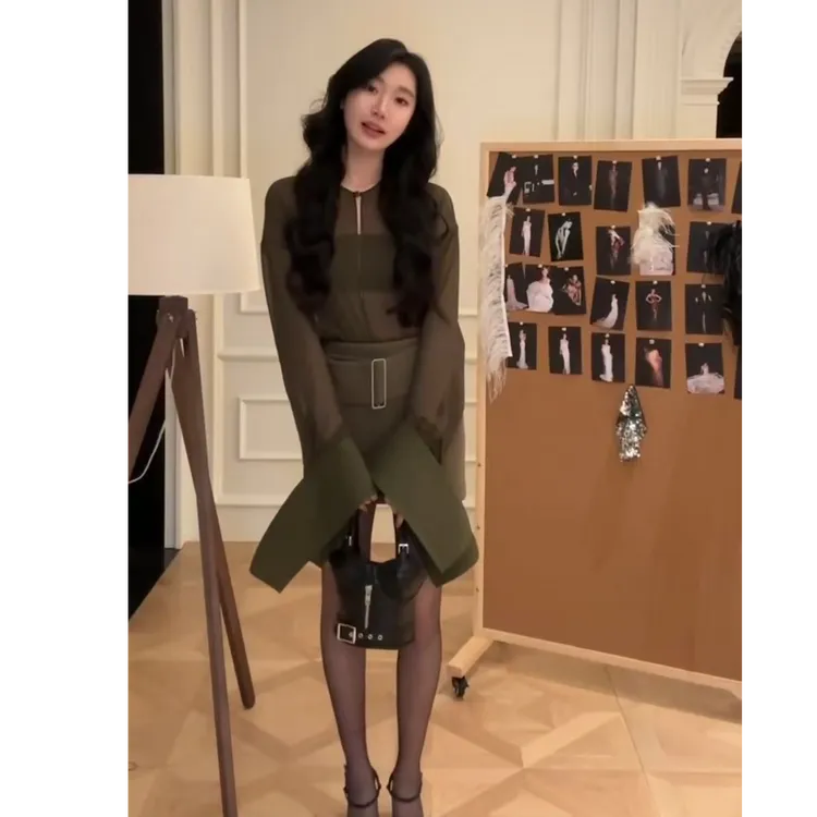 气质高级感时尚圆领2025春夏新款上衣配显瘦高腰百搭半身裙两件套