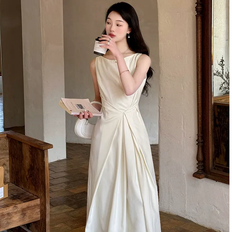 茶歇桔梗法式无袖连衣裙子女夏季2025新款背心裙收腰显瘦礼服长裙