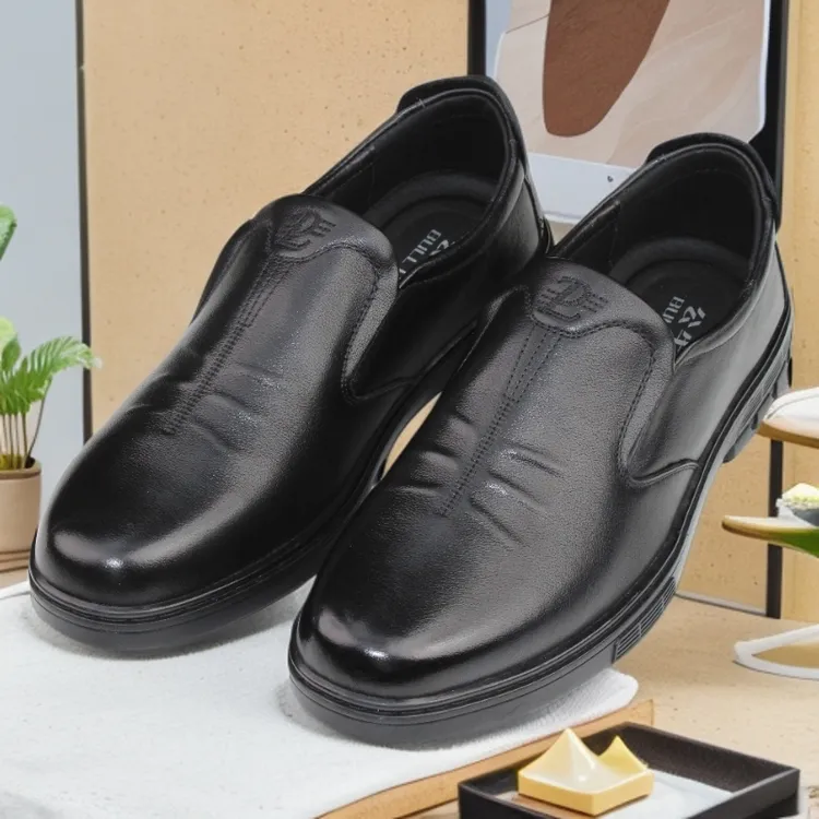 二哥2025全真皮头层牛皮男士上班软底英伦风透气休闲爸爸鞋9629
