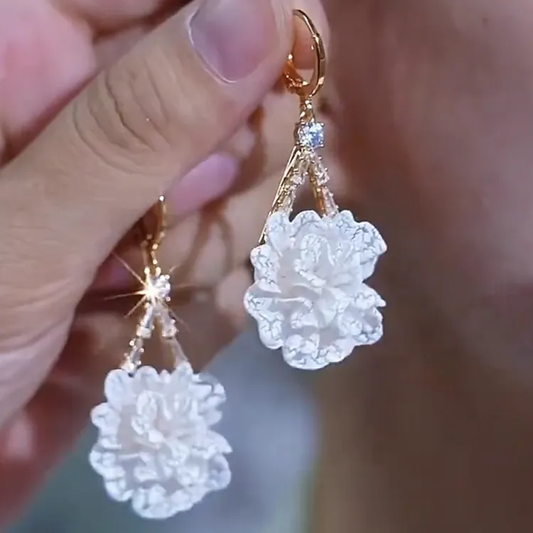 锌合金耳饰 气质高级感白色花朵耳环2025新款百搭设计感超仙耳饰