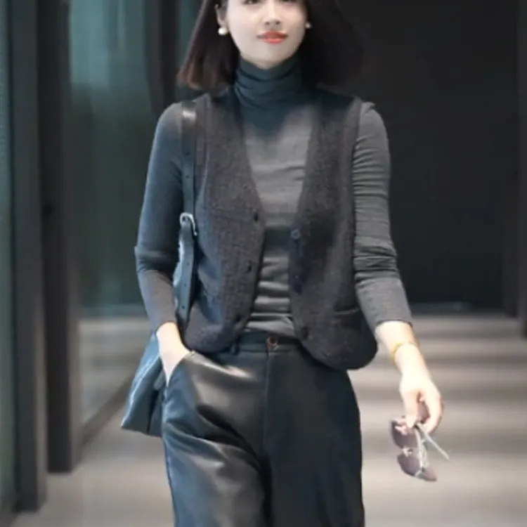 2025秋装别致马甲舒适针织开衫叠穿气质上衣休闲高端t恤打底衫女