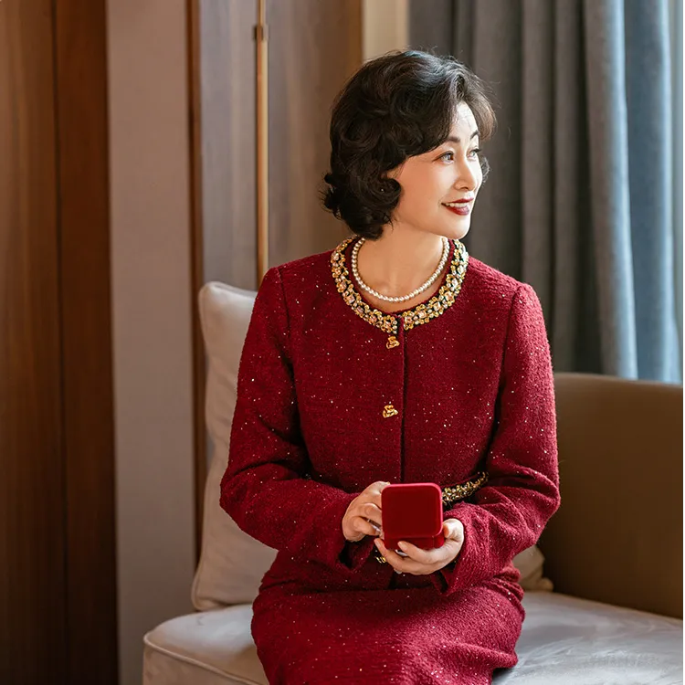 2025喜婆婆婚宴礼服红色小香风套装女轻奢减龄秋冬高级感千金时尚