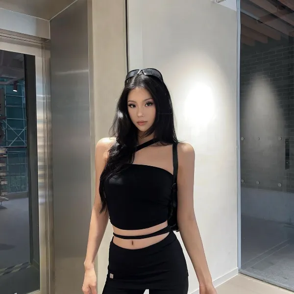 时尚套装性感风辣妹背心露肩夏季抽绳上衣挂脖包臀显瘦短款黑色