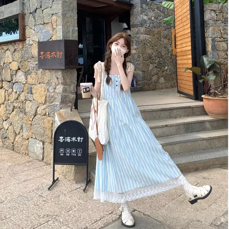 韩系蓝色条纹绑带吊带连衣裙女夏季海边度假长裙无袖宽松a字裙子