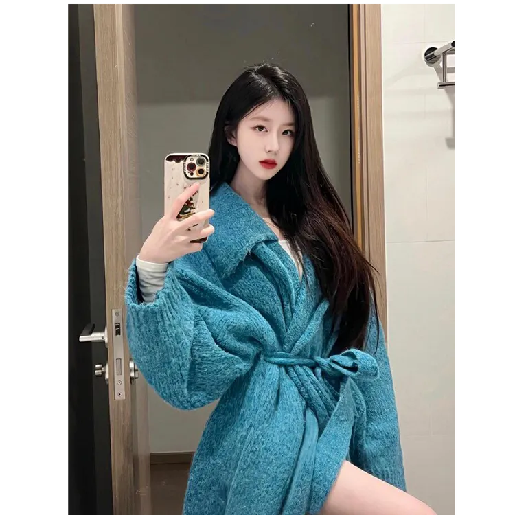 孔雀蓝大翻领毛衣外套女秋冬加厚高级感慵懒针织开衫浴袍斗篷大衣