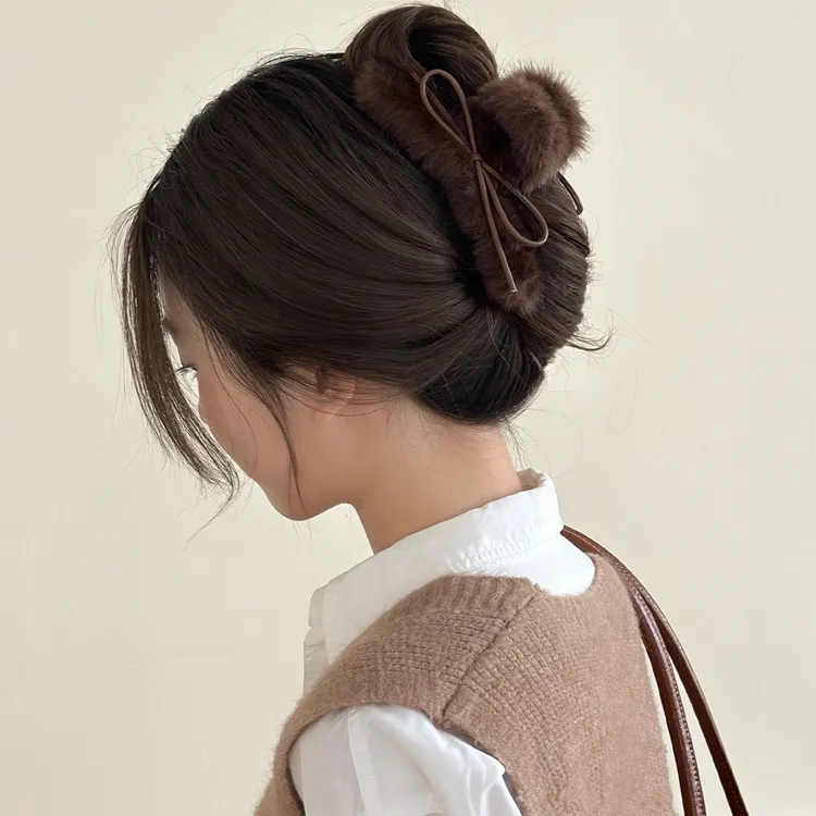 美拉德棕色蝴蝶结毛绒抓夹女大号鲨鱼夹秋冬新款盘发夹后脑勺头饰