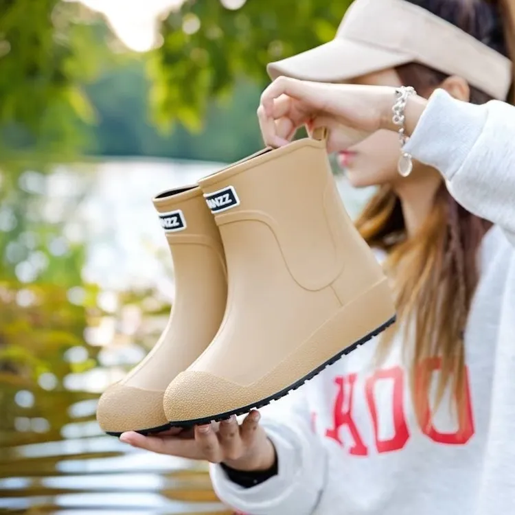 韩星同款男女轻便时尚户外休闲中帮雨靴厨房外卖套鞋钓鱼洗车胶鞋
