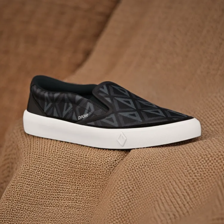 未使用 DIOR/迪奥 男士经典时尚黑色舒适B23低帮休闲板鞋102183