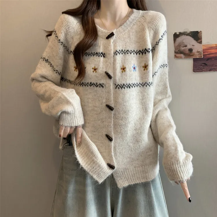 大码慵懒风牛角扣毛衣开衫外套女秋季胖MM宽松显瘦百搭软糯针织衫