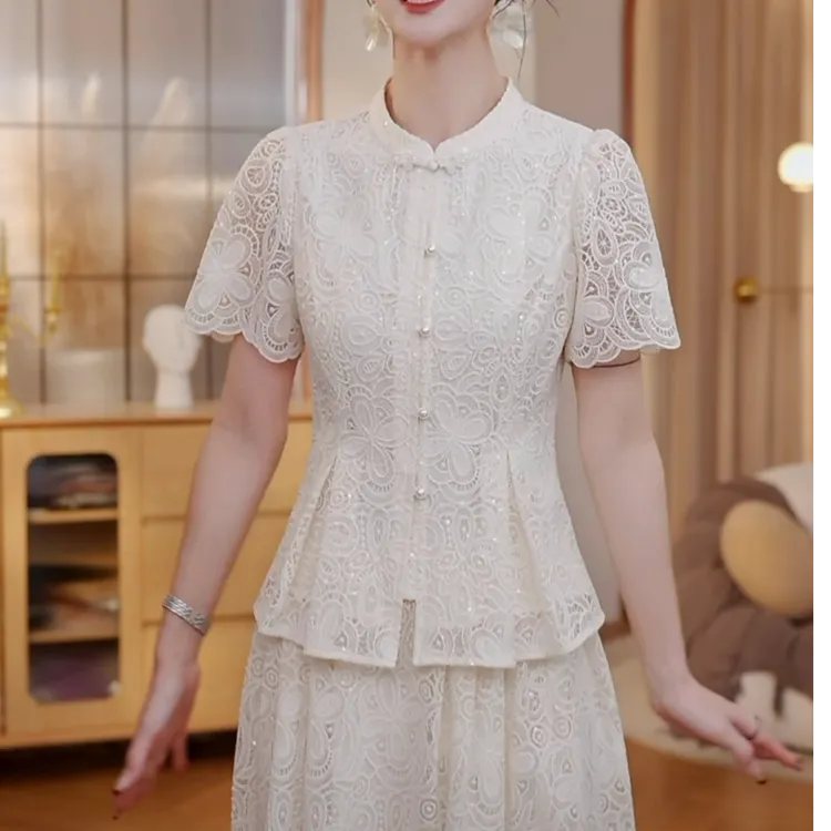 小众设计感法式纯色蕾丝短袖上衣2025夏季新款珍珠扣修身显瘦衬衫