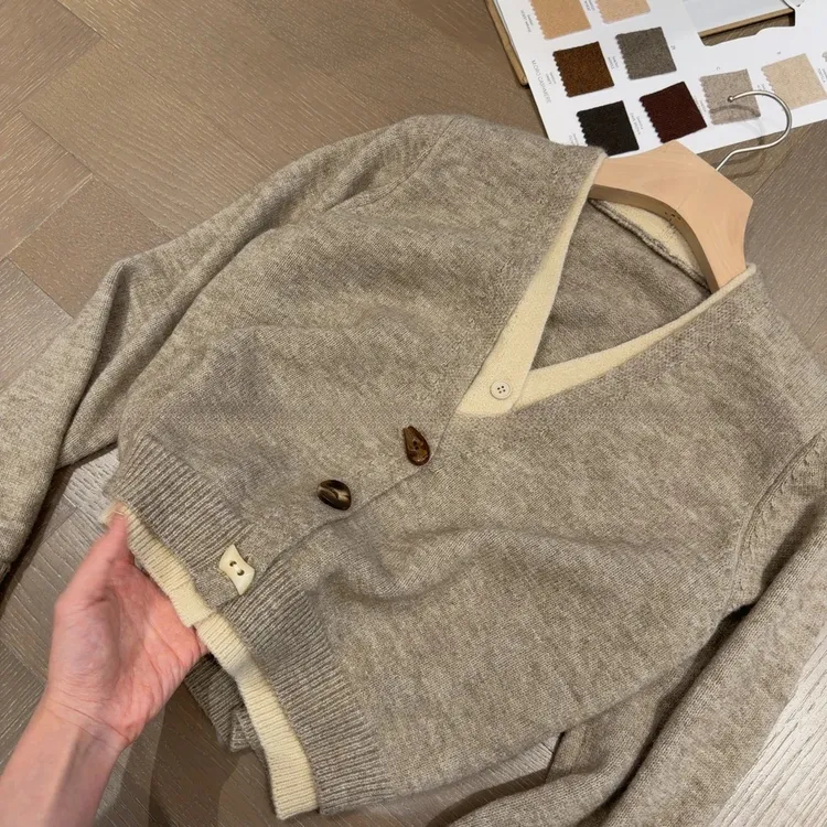 《v领毛衣》慵懒设计感假两件针织毛衣简约休闲纯色女毛衣K2-41