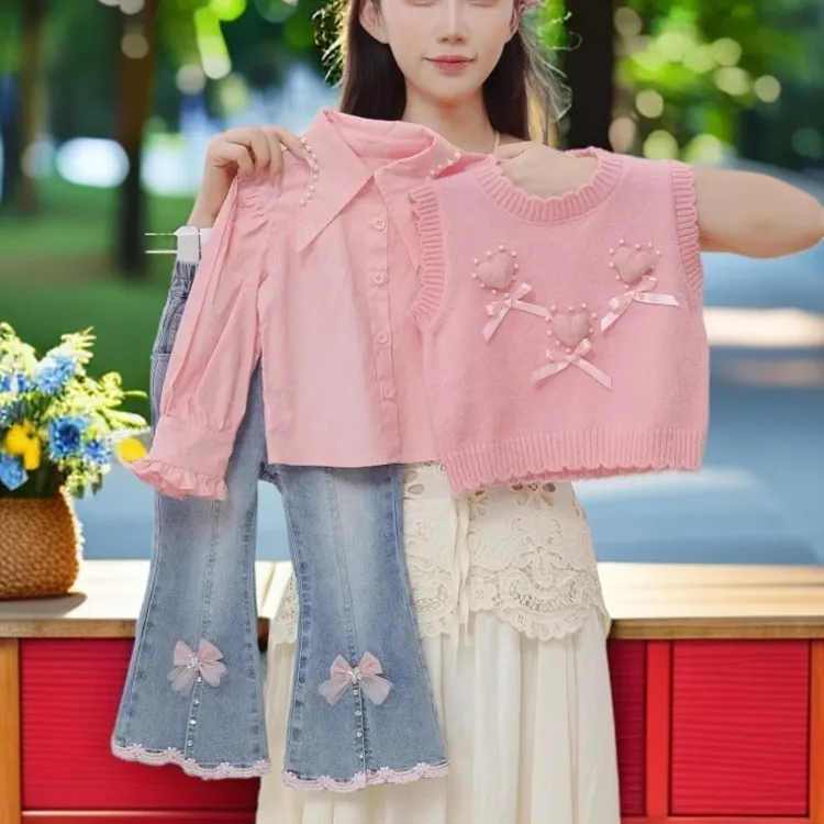 2025女童套装秋季新款高级感千金风粉色爱心马衬衫牛仔裤三件套