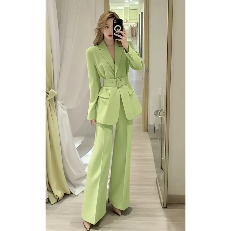 开春穿搭2025超火减龄小香风职业通勤绿色收腰西装外套裤子套装女