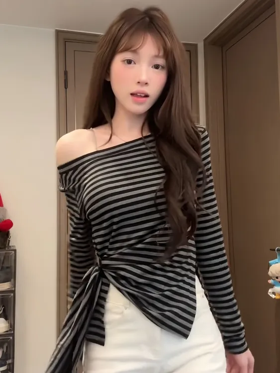 露肩条纹不规则长袖t恤女秋季大码胖mm显瘦小众别致绑带开叉上衣