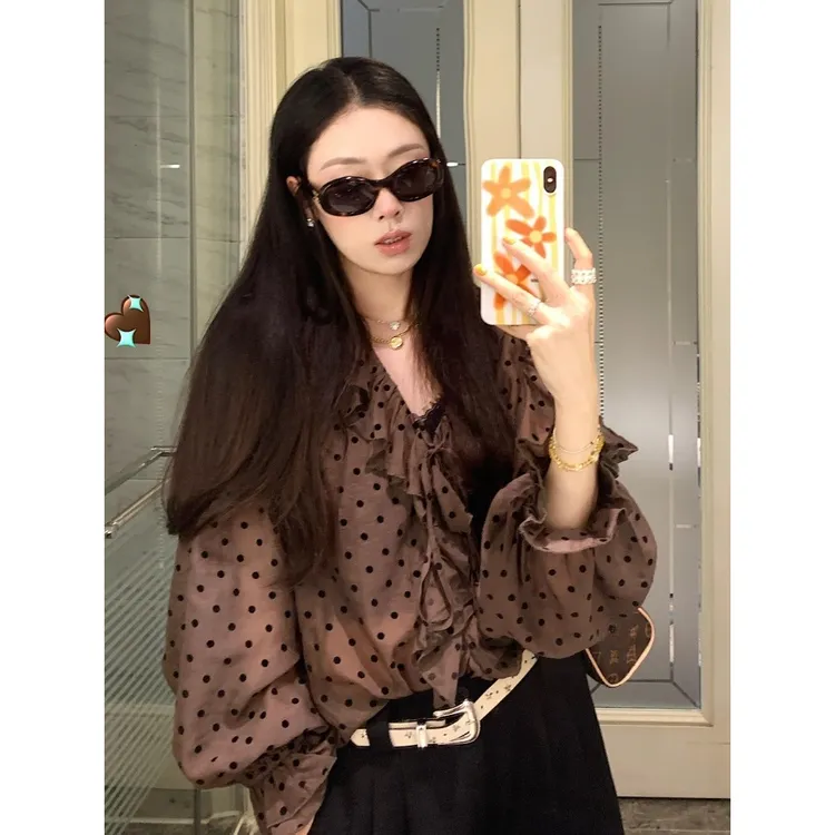 高端小资小上衣女2025早秋超好看独特漂亮法式咖色波点荷叶边衬衫