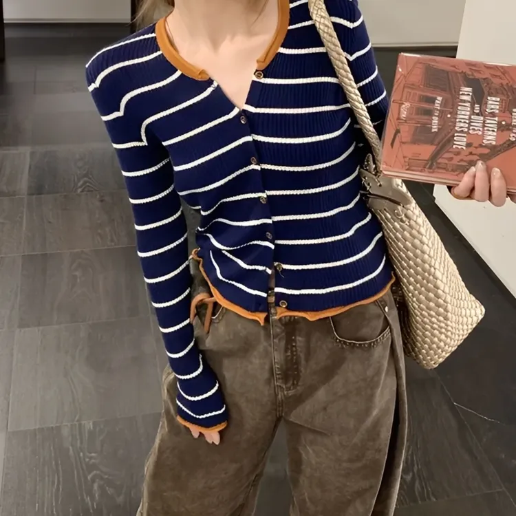 2025早秋穿搭深蓝色条纹针织衫女秋季新款内搭打底衫设计小众上衣