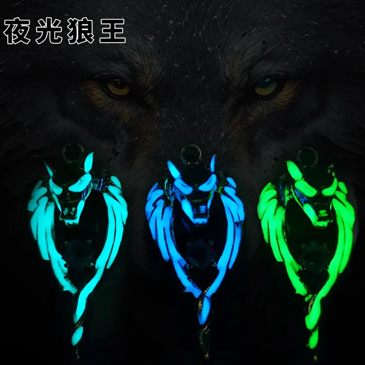钛钢项链 2026新款夜光狼王狼图腾情侣霸气钛钢项链男潮个性配饰