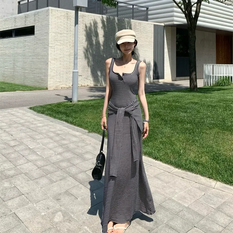 设计感条纹带胸垫背心连衣裙女2025夏季时尚简约气质修身显瘦长裙